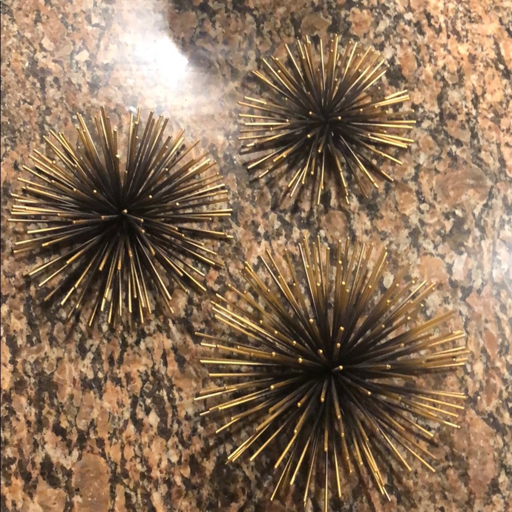 Black and gold wall decor three pieces.